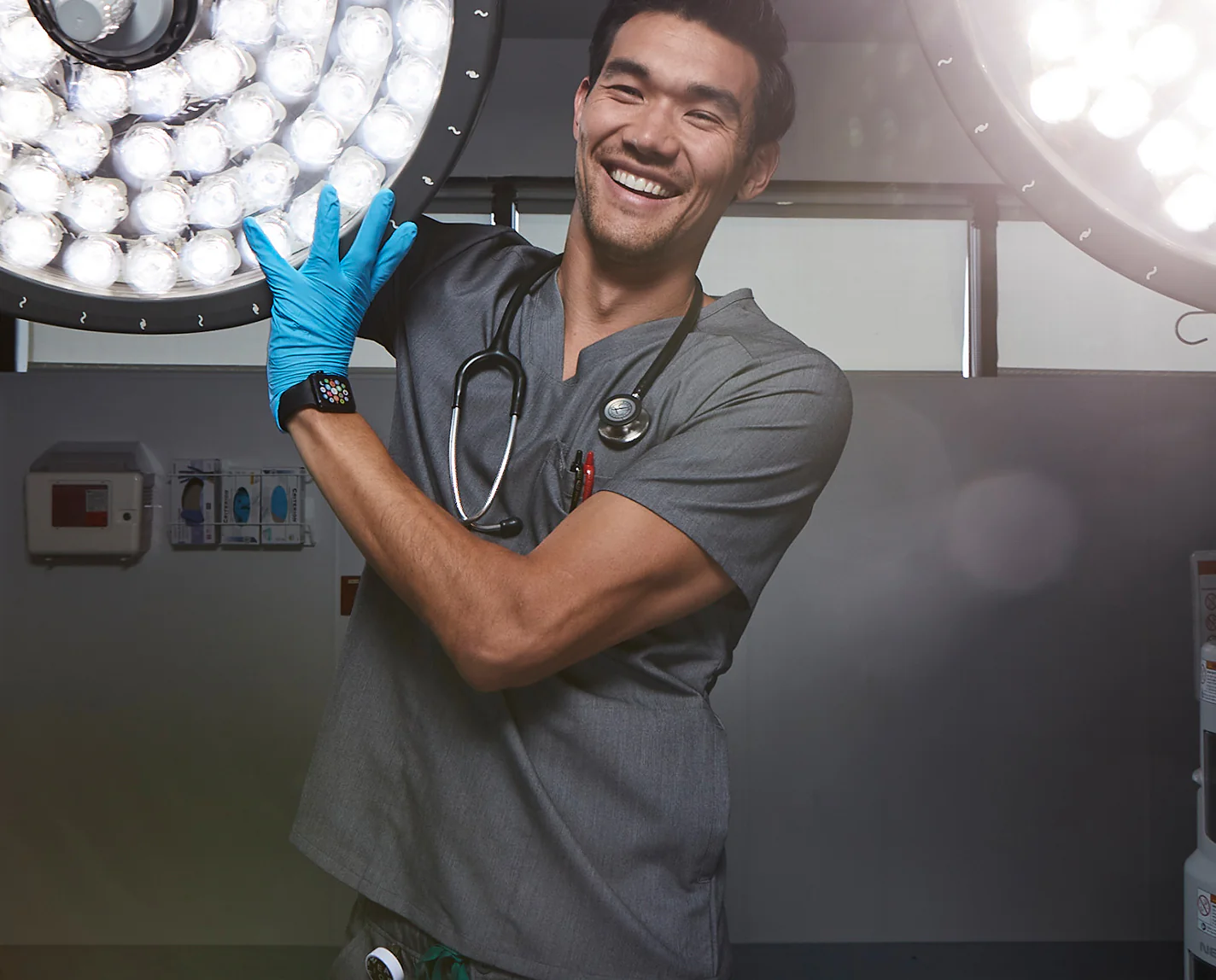 Men's Ceil Blue Leon™ - Three-Pocket Scrub Top - Image 12
