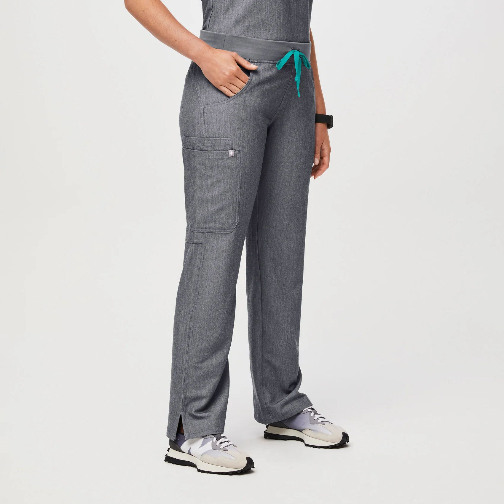 women's Graphite Kade™ - Cargo Scrub Pants (3XL - 6XL) - Image 3